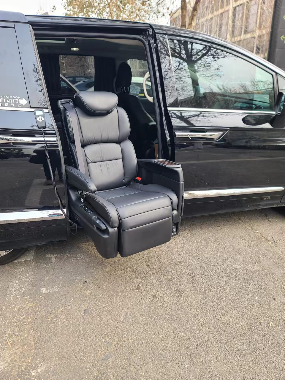 電動旋轉升降福祉座椅（ SUV+商務車）